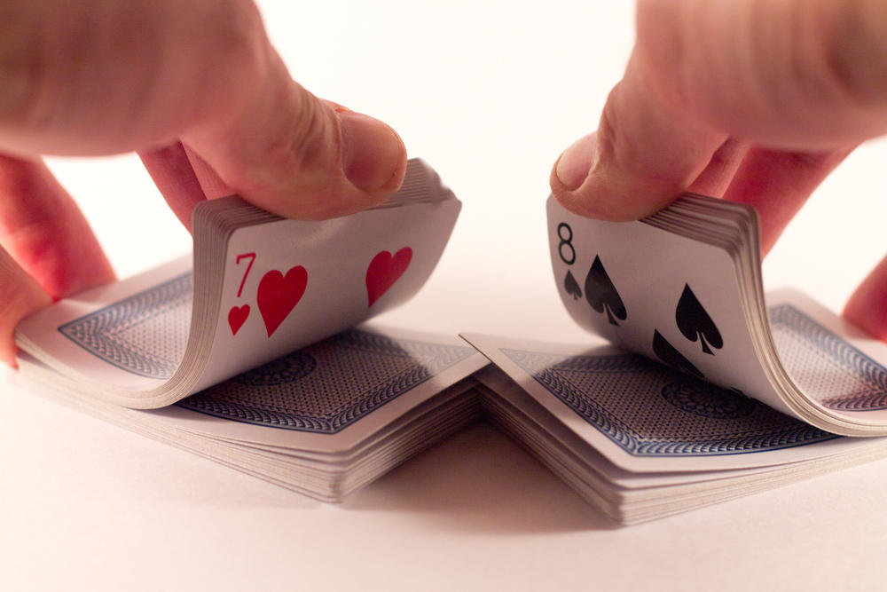 انعطاف ورق های پوکر - بُر زدن کارت های پوکر